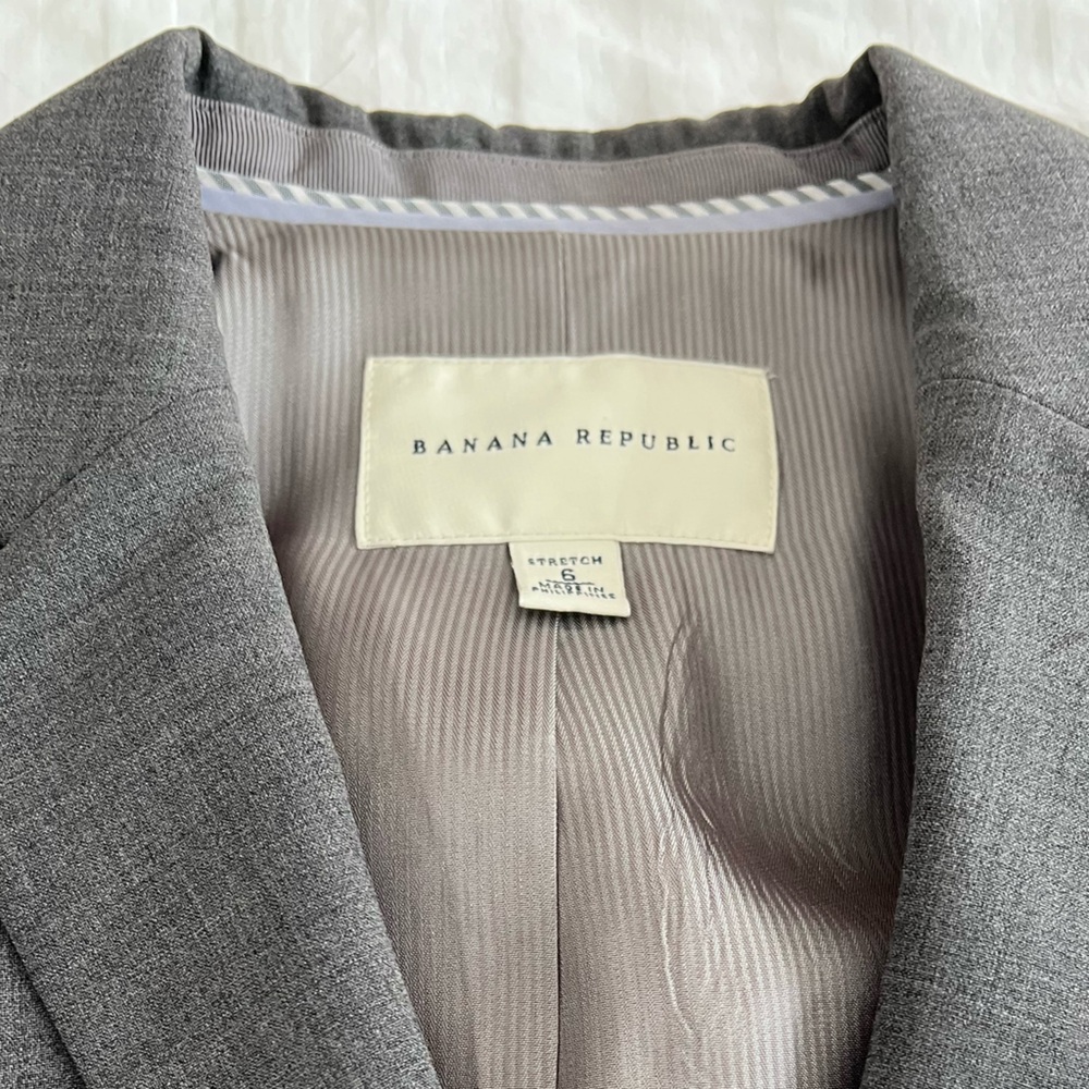 Banana Republic gray suit, size 6